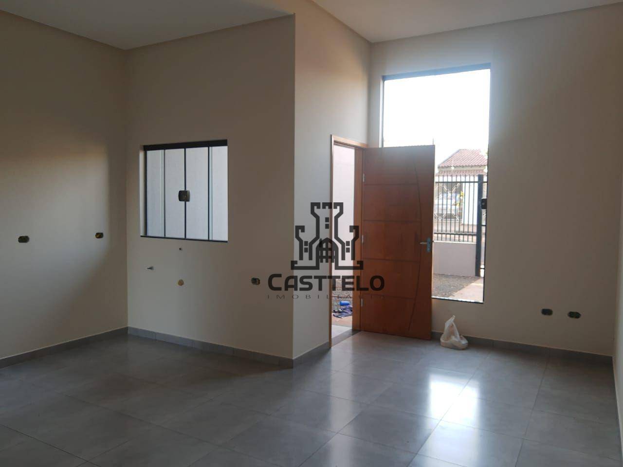 Casa à venda com 3 quartos, 76m² - Foto 1