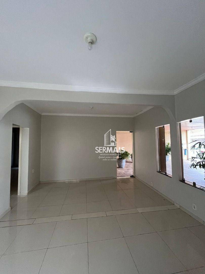 Casa para alugar com 4 quartos, 250m² - Foto 8