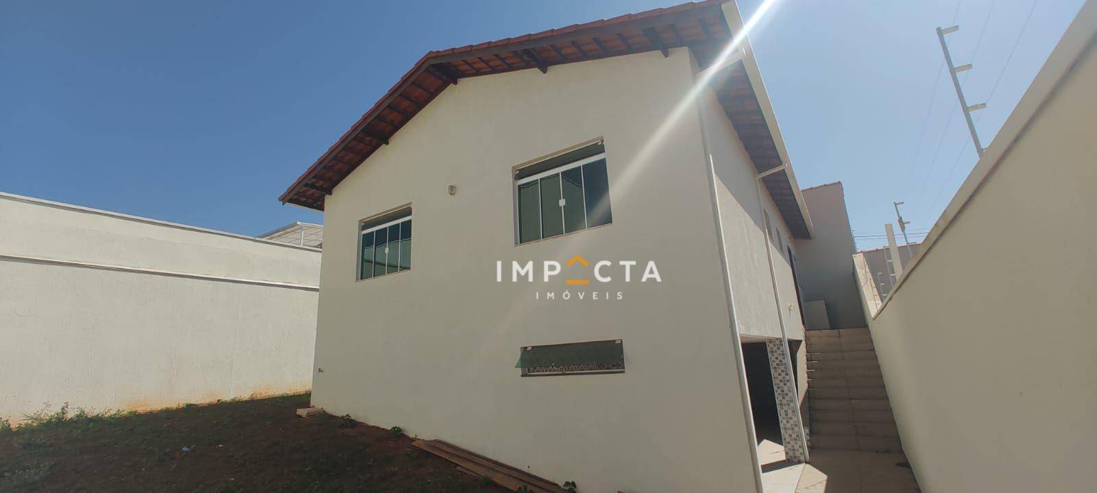 Casa à venda com 3 quartos, 189m² - Foto 1