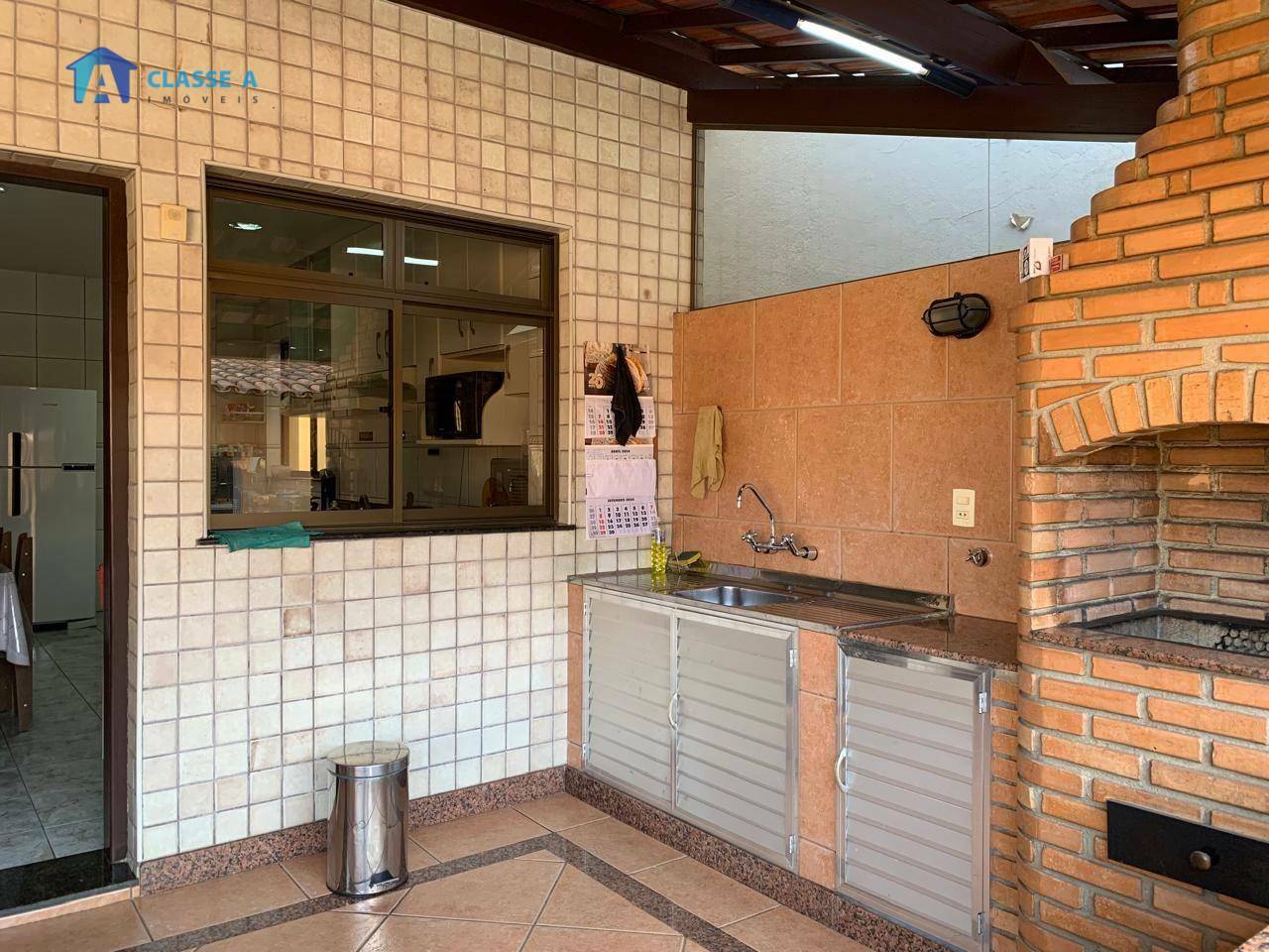 Casa à venda com 4 quartos, 200m² - Foto 24