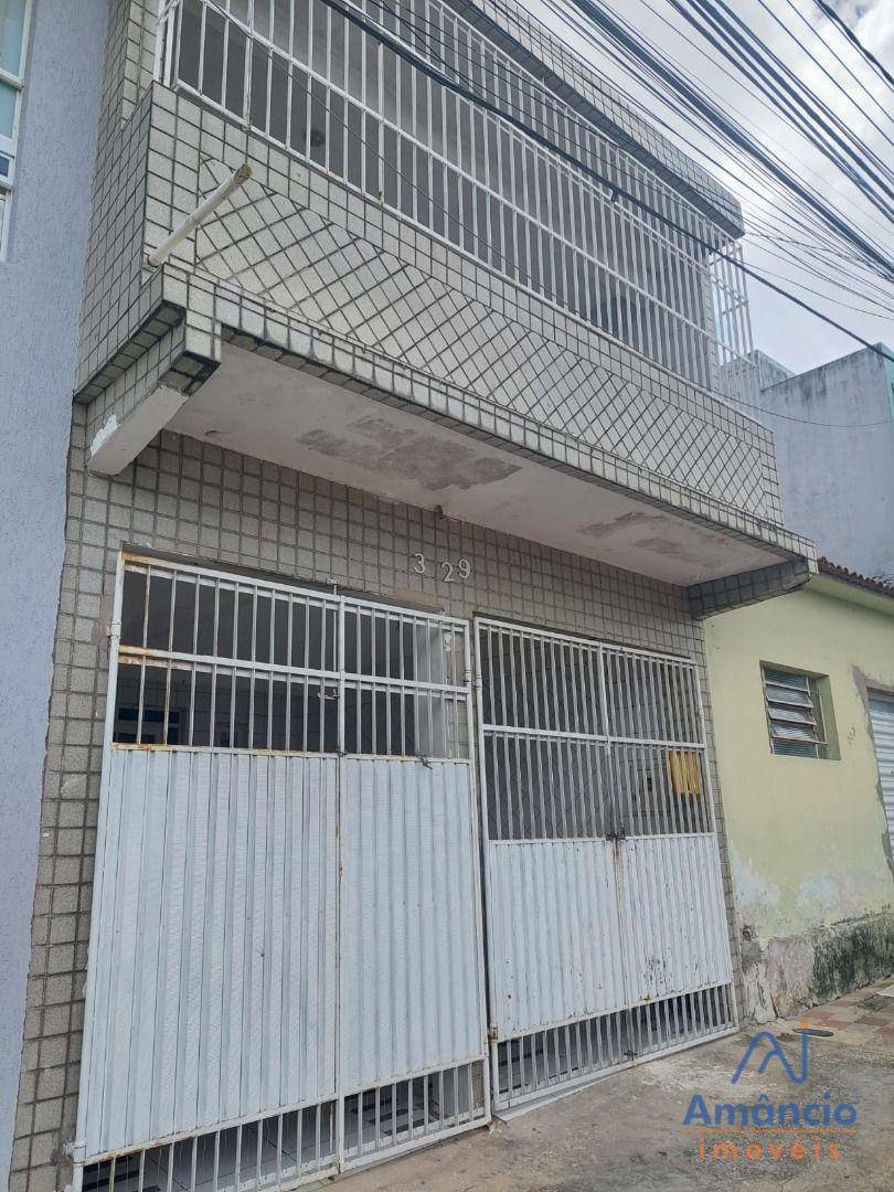 Casa à venda com 5 quartos, 112m² - Foto 2