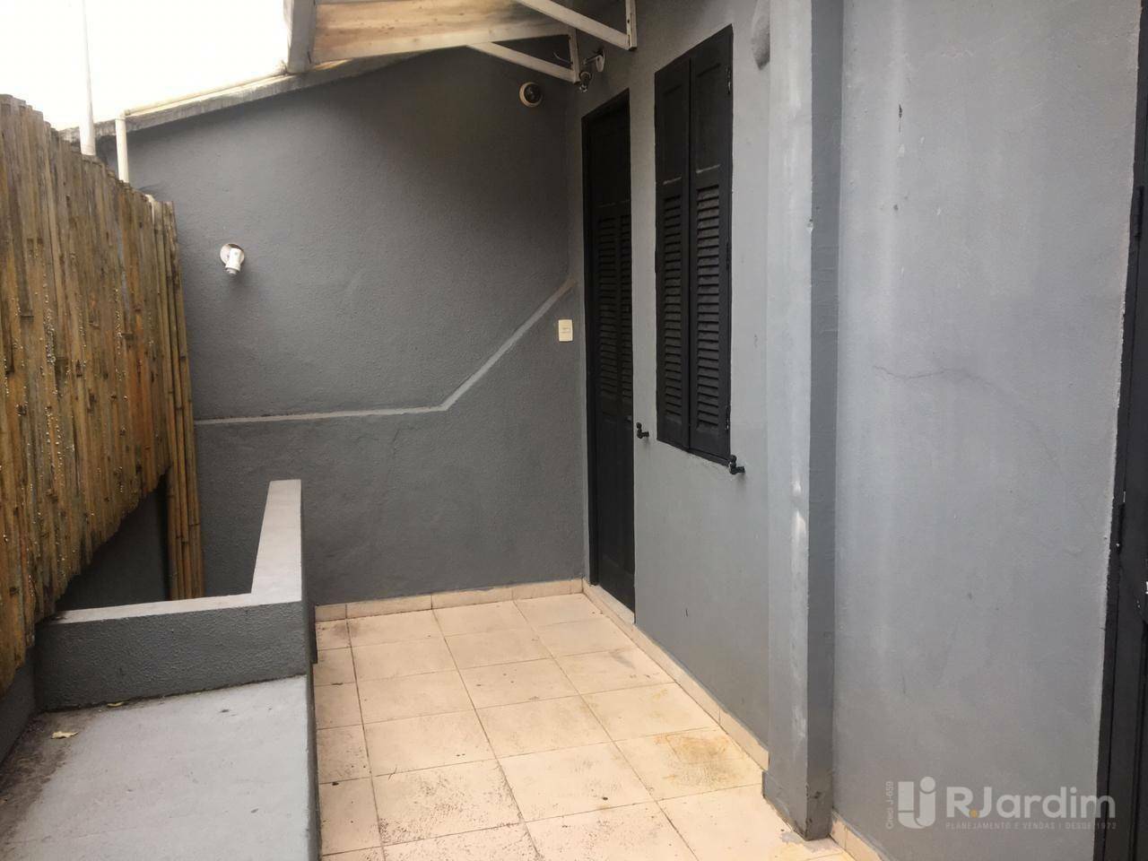 Casa de Condomínio à venda e aluguel com 6 quartos, 230m² - Foto 3