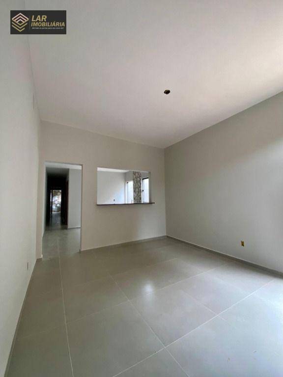 Casa à venda com 2 quartos, 70m² - Foto 4