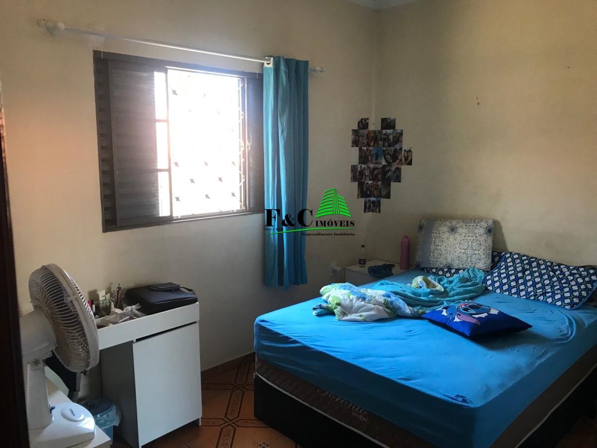 Casa à venda com 4 quartos, 250m² - Foto 15