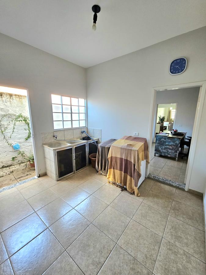 Casa à venda com 3 quartos, 244m² - Foto 4