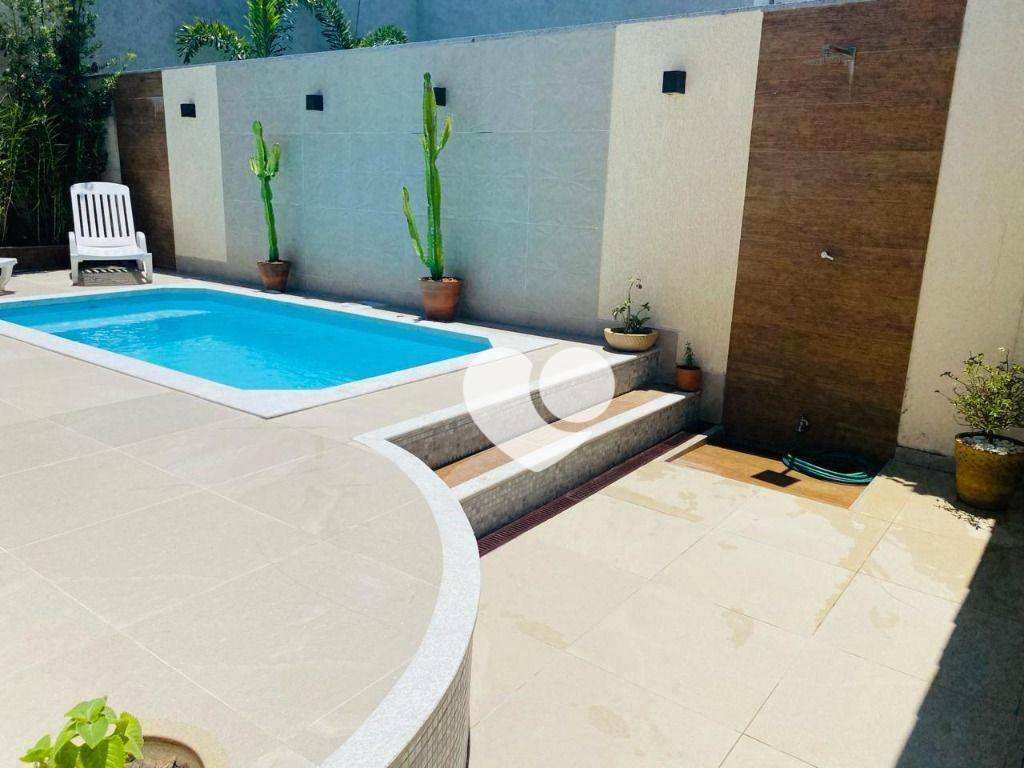 Casa de Condomínio à venda com 2 quartos, 180m² - Foto 1