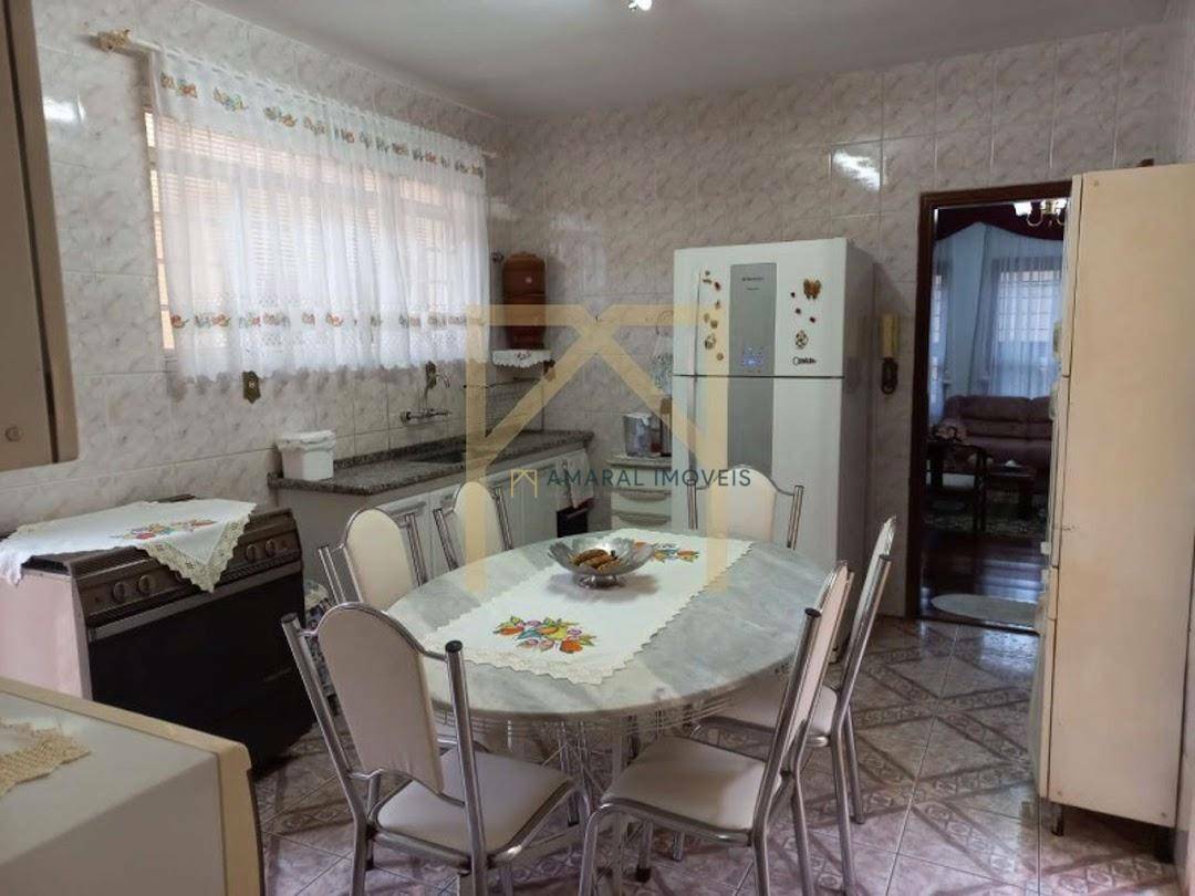 Casa à venda com 4 quartos, 240m² - Foto 13