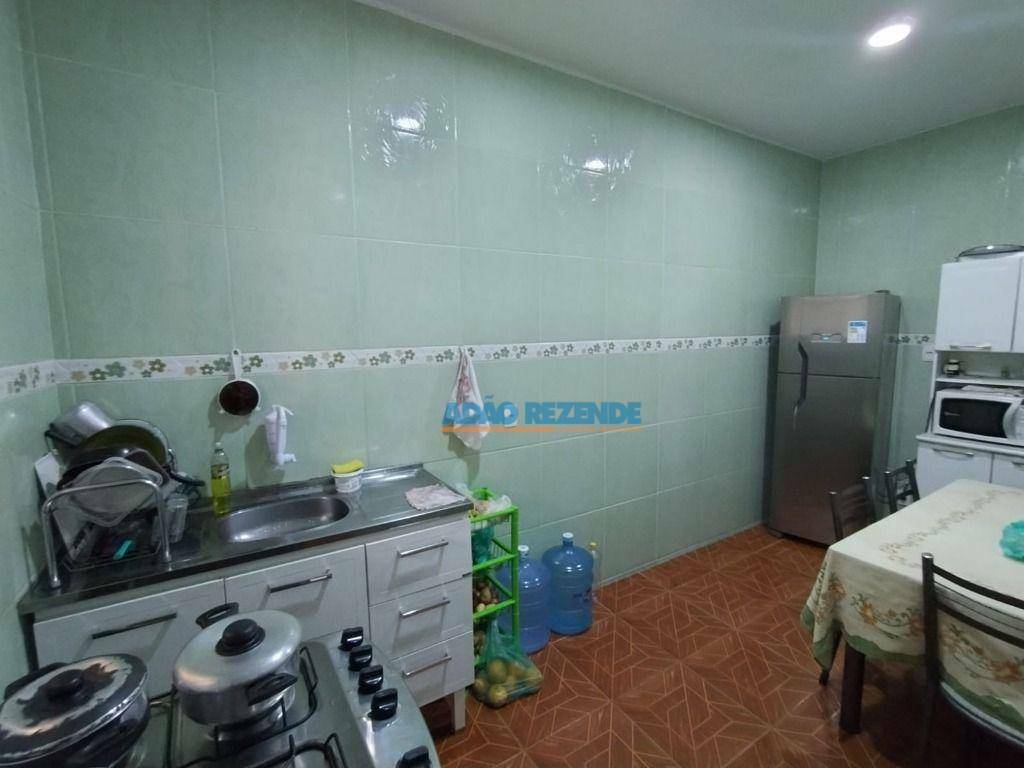 Casa à venda com 5 quartos, 182m² - Foto 9