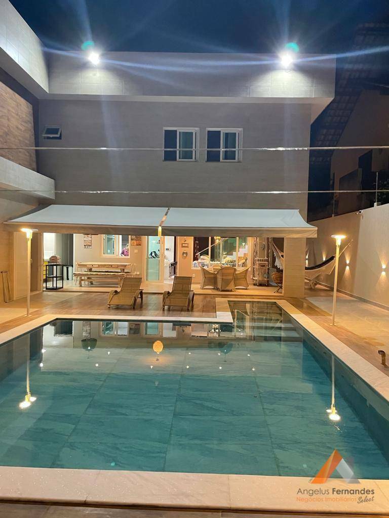 Casa à venda com 4 quartos, 275m² - Foto 1