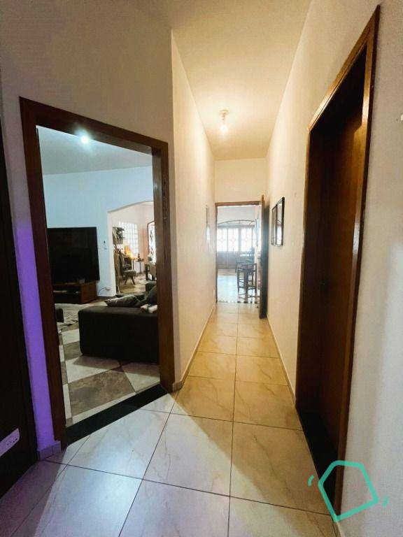 Casa de Condomínio para alugar com 3 quartos, 325m² - Foto 7