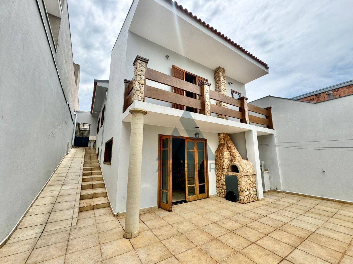 Casa, 3 quartos, 243 m² - Foto 1