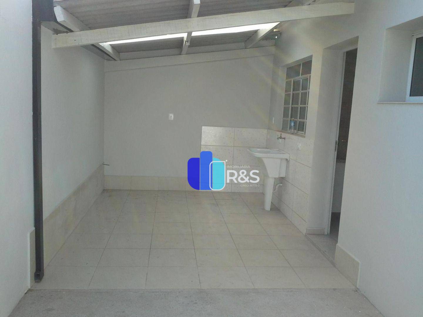 Casa à venda com 3 quartos, 220m² - Foto 2