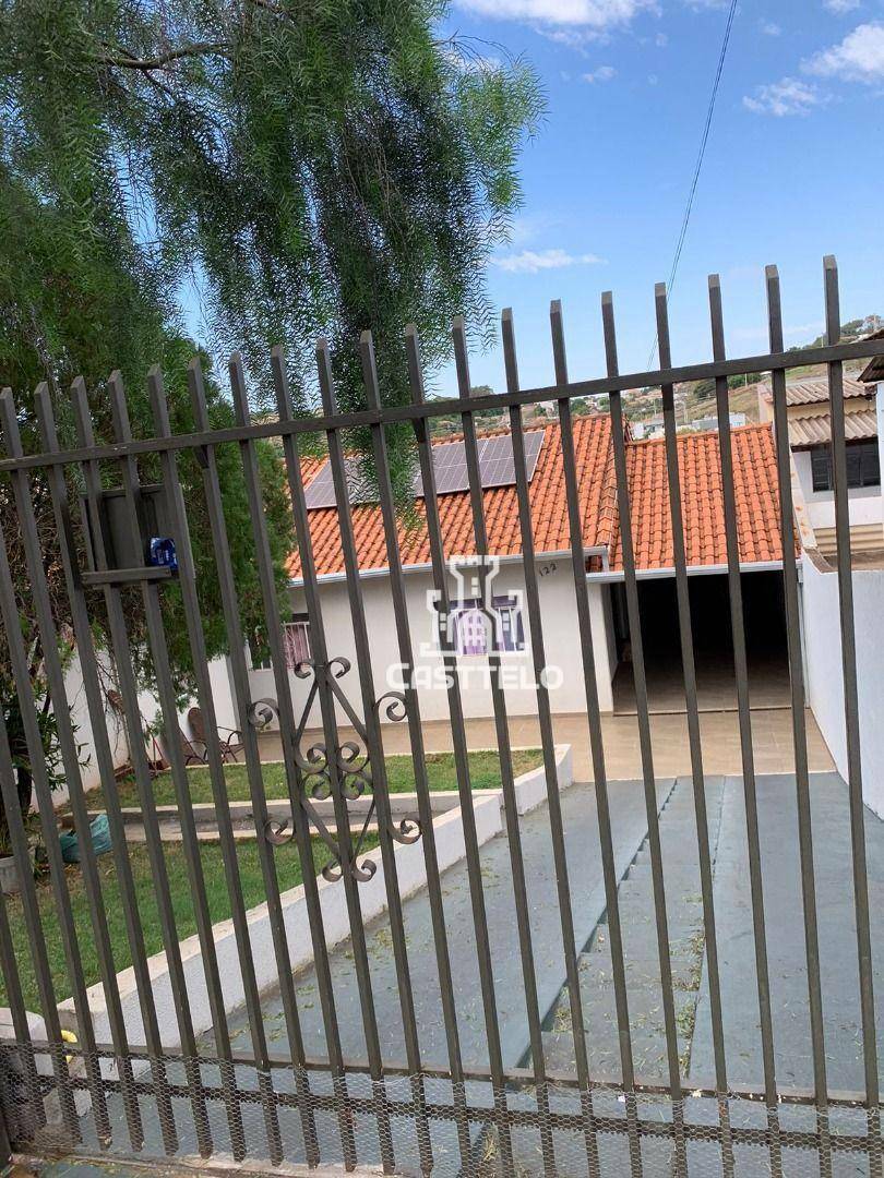 Casa à venda com 3 quartos, 300m² - Foto 1