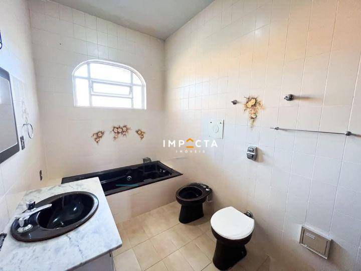Casa à venda com 4 quartos, 284m² - Foto 8