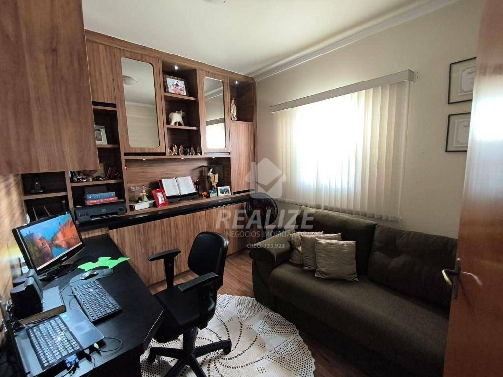 Casa à venda com 3 quartos, 210m² - Foto 7