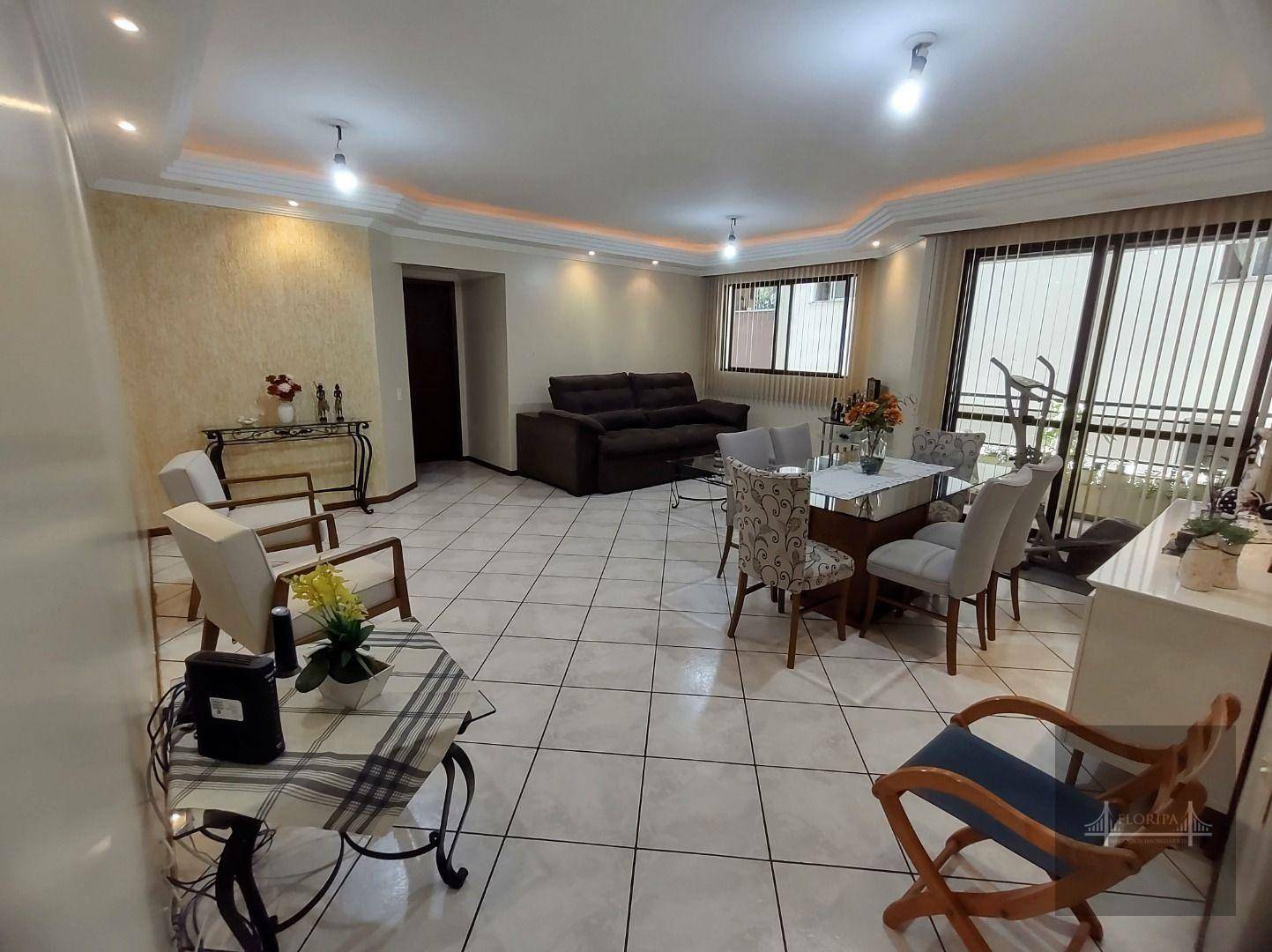 Apartamento à venda com 3 quartos, 164m² - Foto 1
