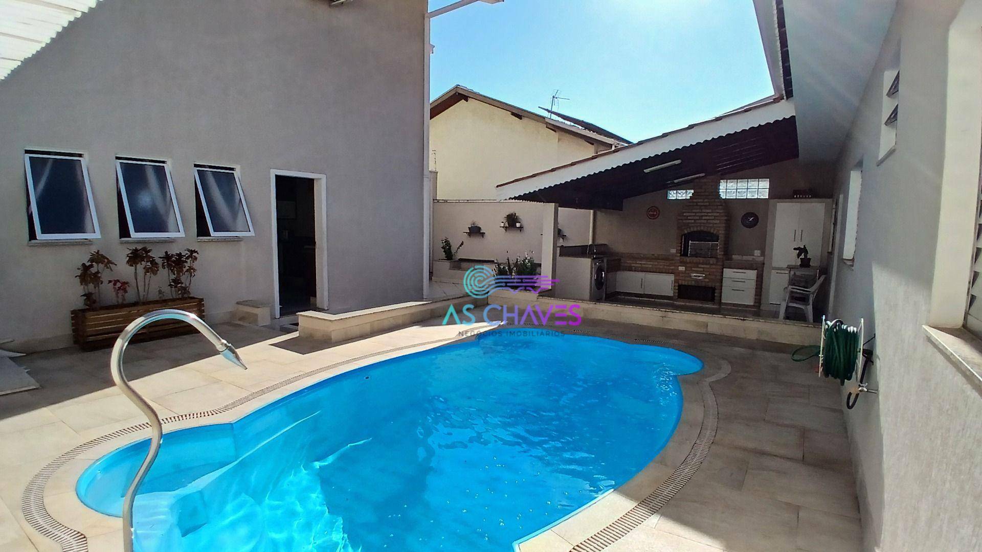 Casa à venda com 4 quartos, 432m² - Foto 1