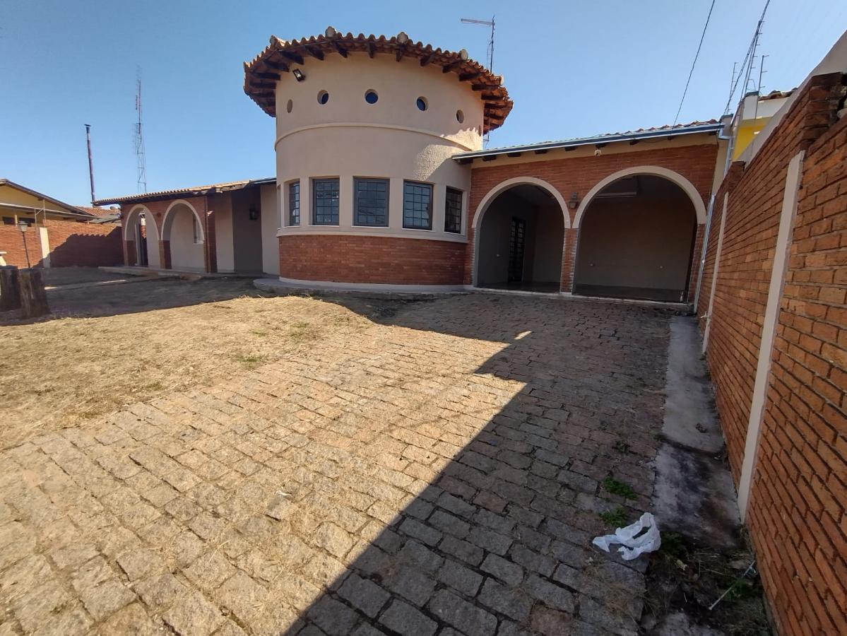 Casa à venda com 3 quartos, 300m² - Foto 2