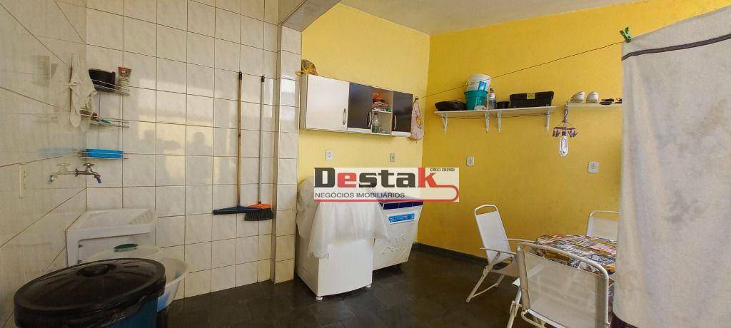 Sobrado à venda com 3 quartos, 215m² - Foto 47