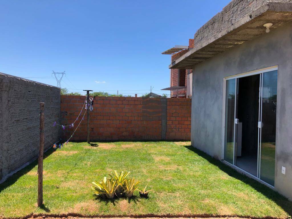 Casa à venda com 3 quartos, 70m² - Foto 2