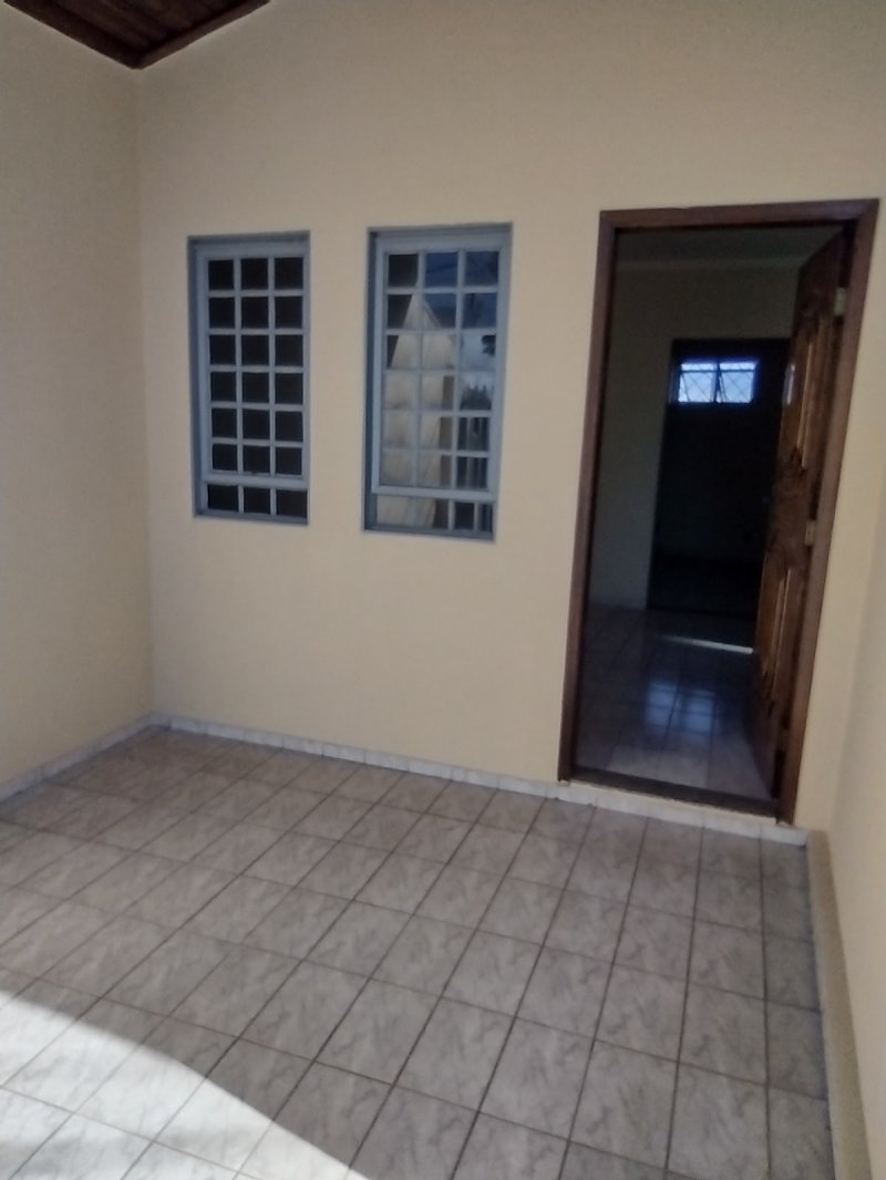 Casa à venda com 2 quartos, 125m² - Foto 1