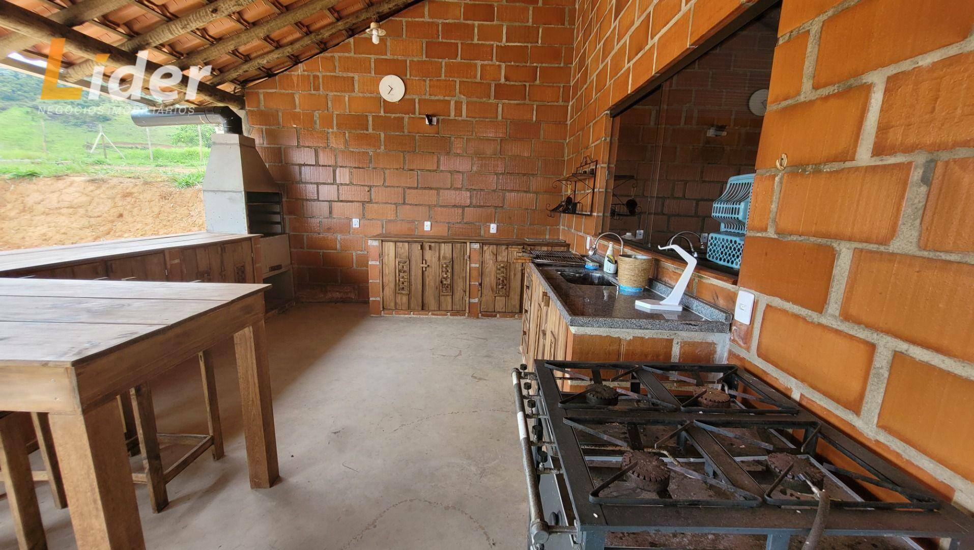 Casa de Condomínio à venda com 3 quartos, 220m² - Foto 4