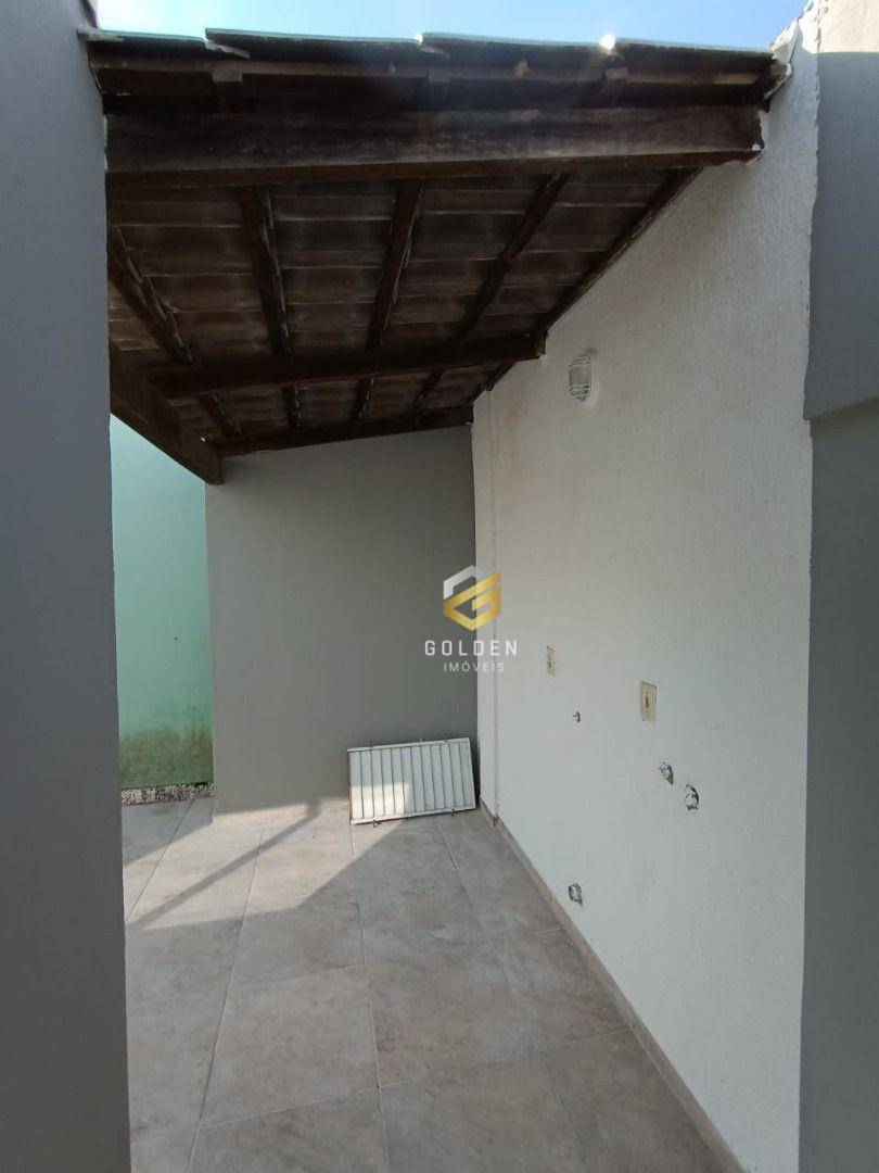 Casa à venda com 2 quartos, 55m² - Foto 13