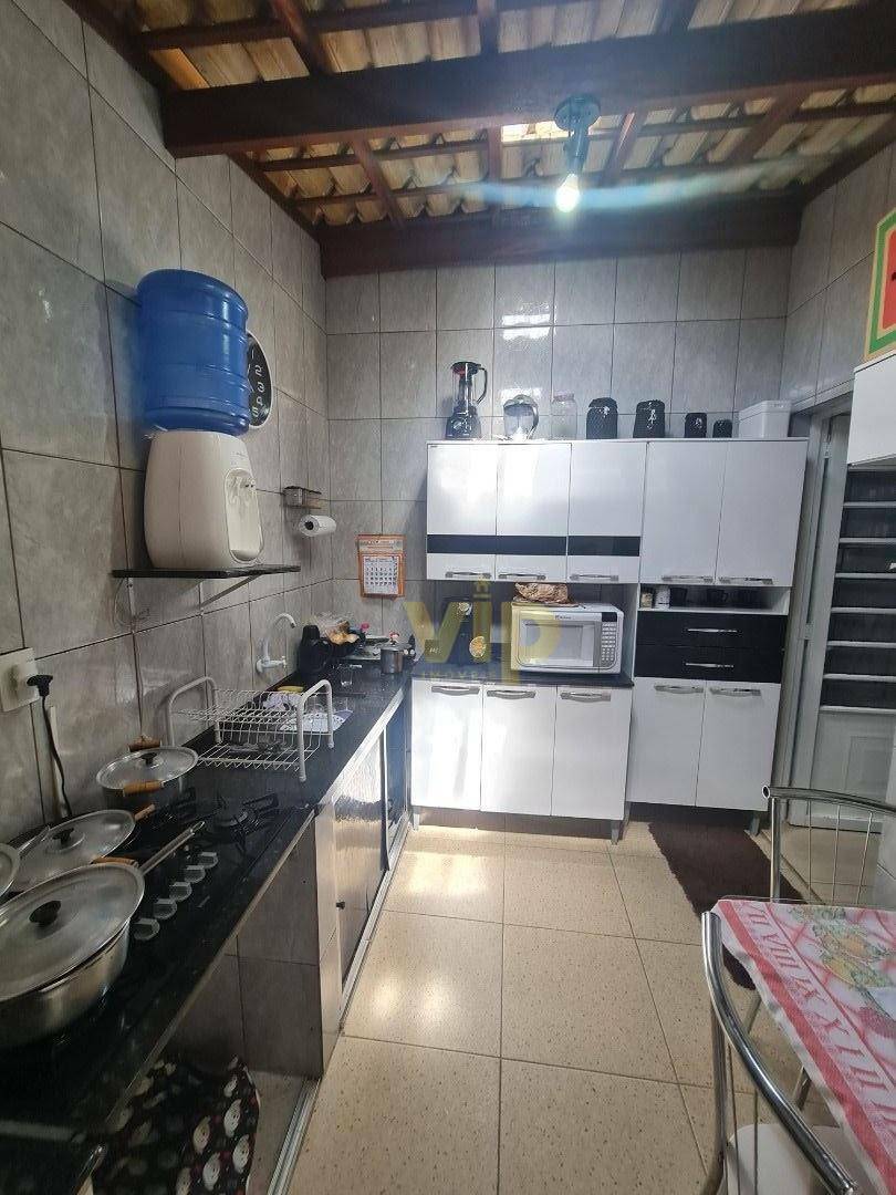 Casa à venda com 3 quartos, 134m² - Foto 1