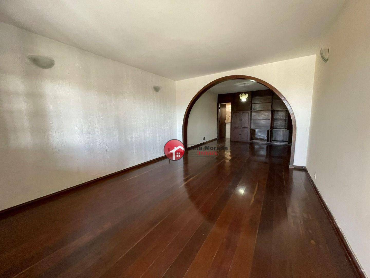 Casa de Condomínio para alugar com 4 quartos, 218m² - Foto 1