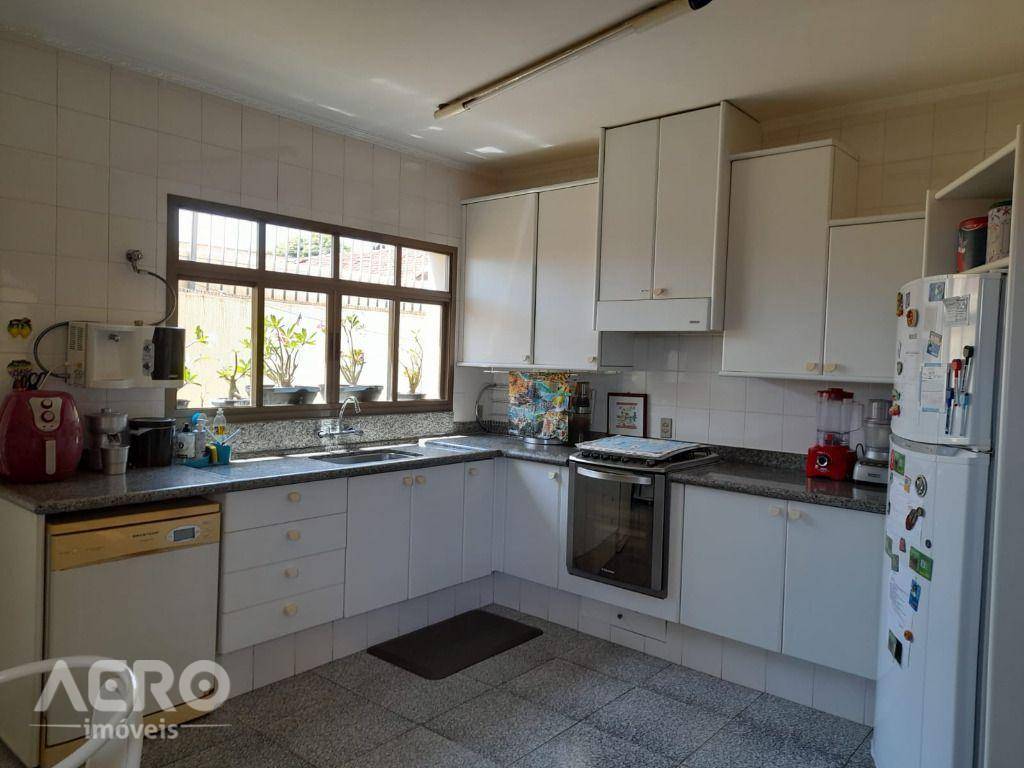 Casa à venda com 4 quartos, 250m² - Foto 18