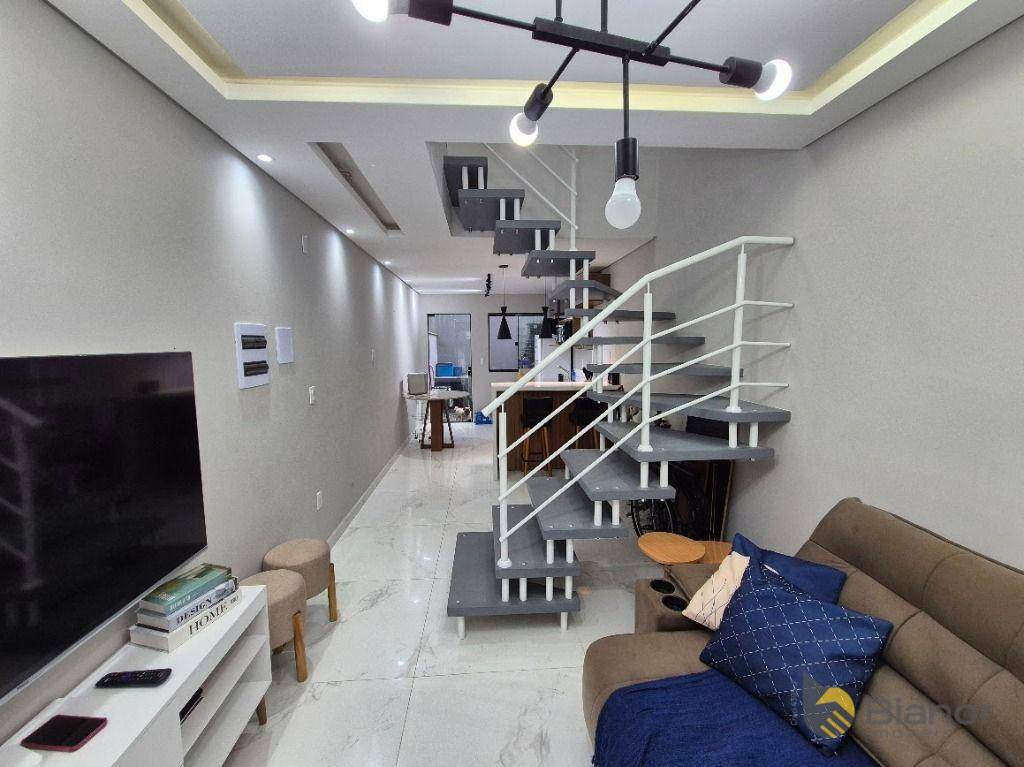 Casa à venda com 2 quartos, 68m² - Foto 2