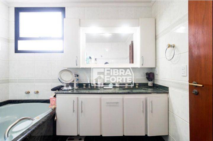 Apartamento à venda com 3 quartos, 256m² - Foto 32