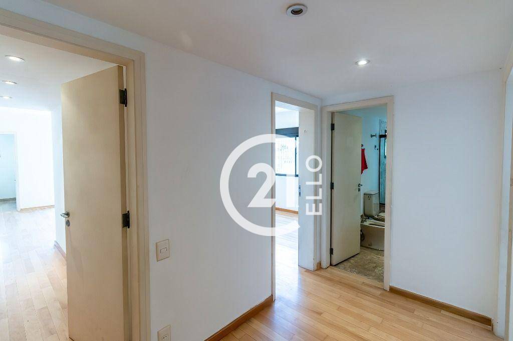 Apartamento para alugar com 3 quartos, 240m² - Foto 15