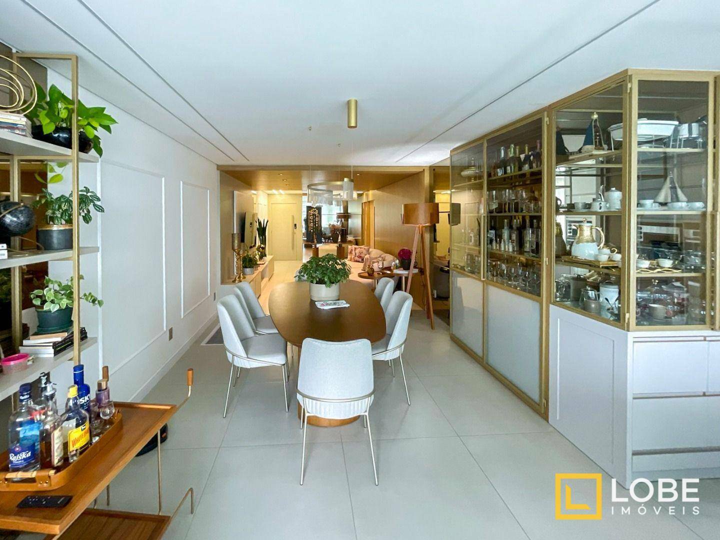Apartamento à venda com 3 quartos, 146m² - Foto 4