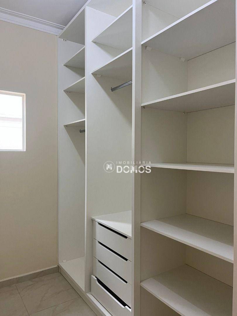 Casa para alugar com 3 quartos, 217m² - Foto 9