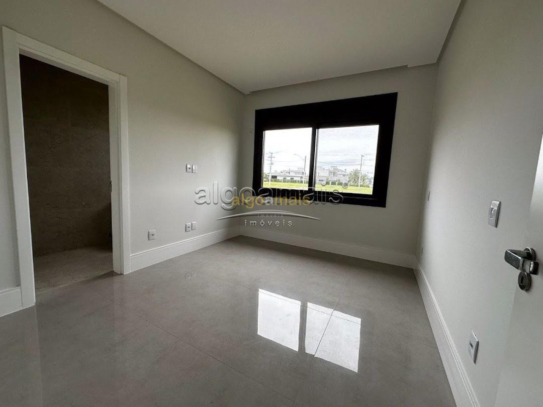 Casa de Condomínio à venda com 4 quartos, 350m² - Foto 10