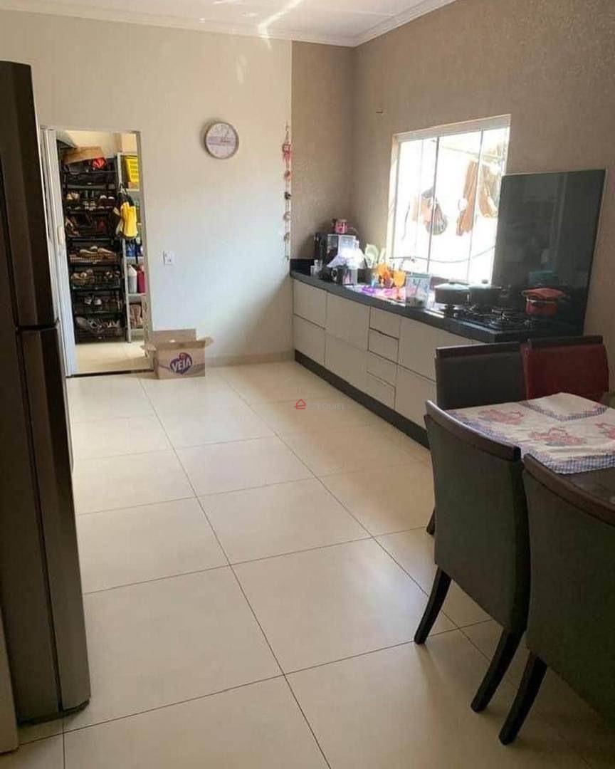 Casa à venda com 2 quartos, 100m² - Foto 2