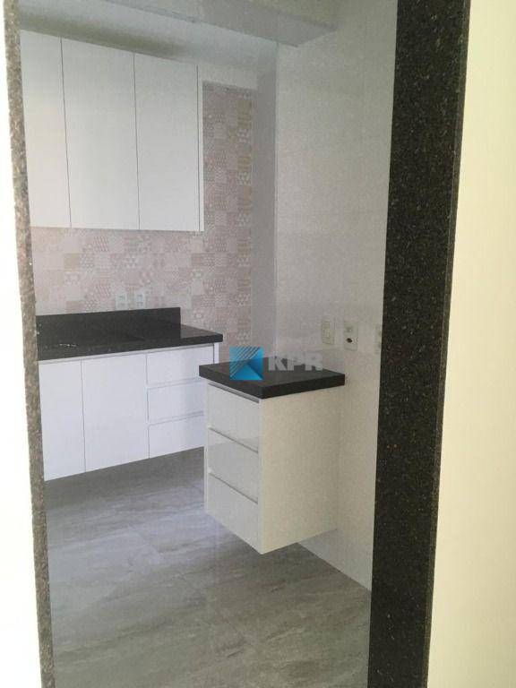 Apartamento à venda com 2 quartos, 69m² - Foto 4