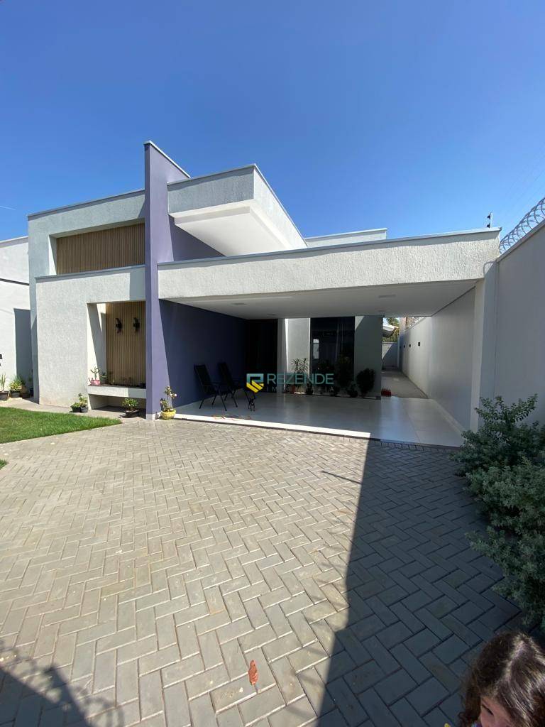 Casa, 3 quartos, 180 m² - Foto 1