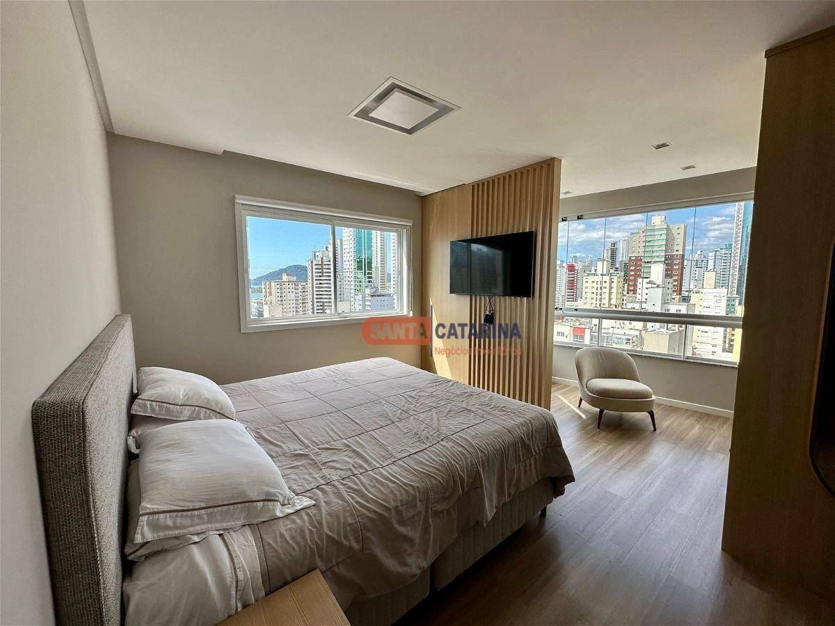 Apartamento à venda com 4 quartos, 240m² - Foto 9