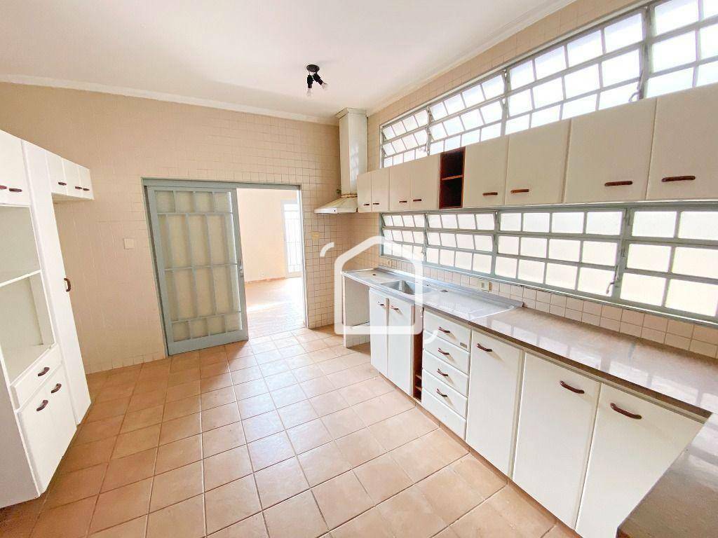 Casa à venda com 3 quartos, 258m² - Foto 3