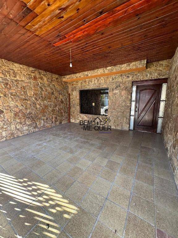 Casa à venda com 2 quartos, 80m² - Foto 1