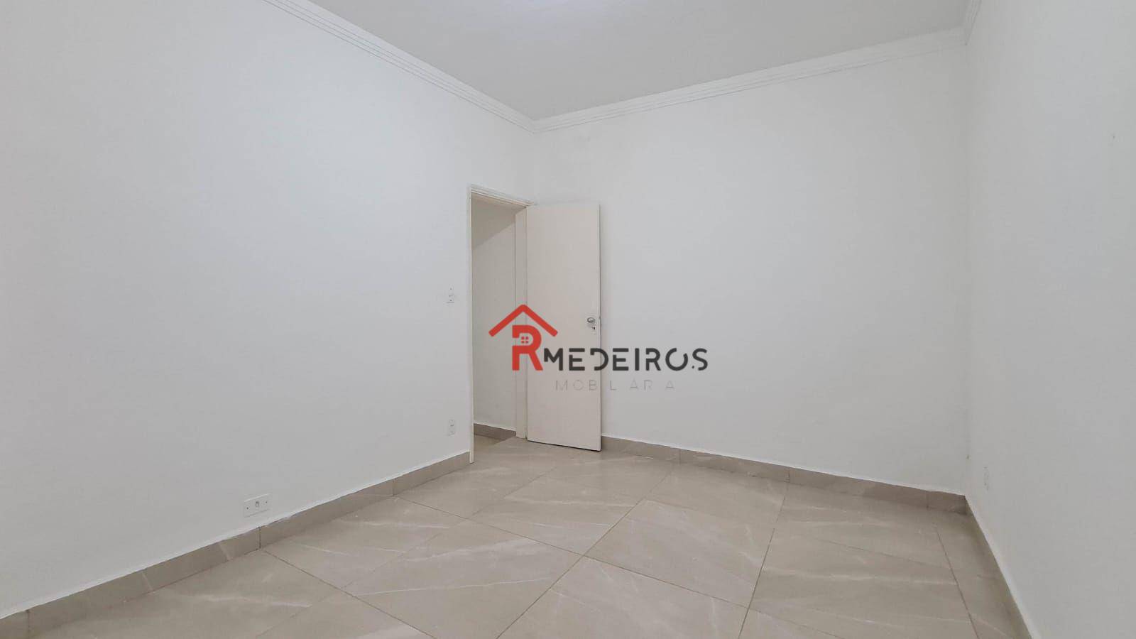 Casa à venda com 3 quartos, 90m² - Foto 12