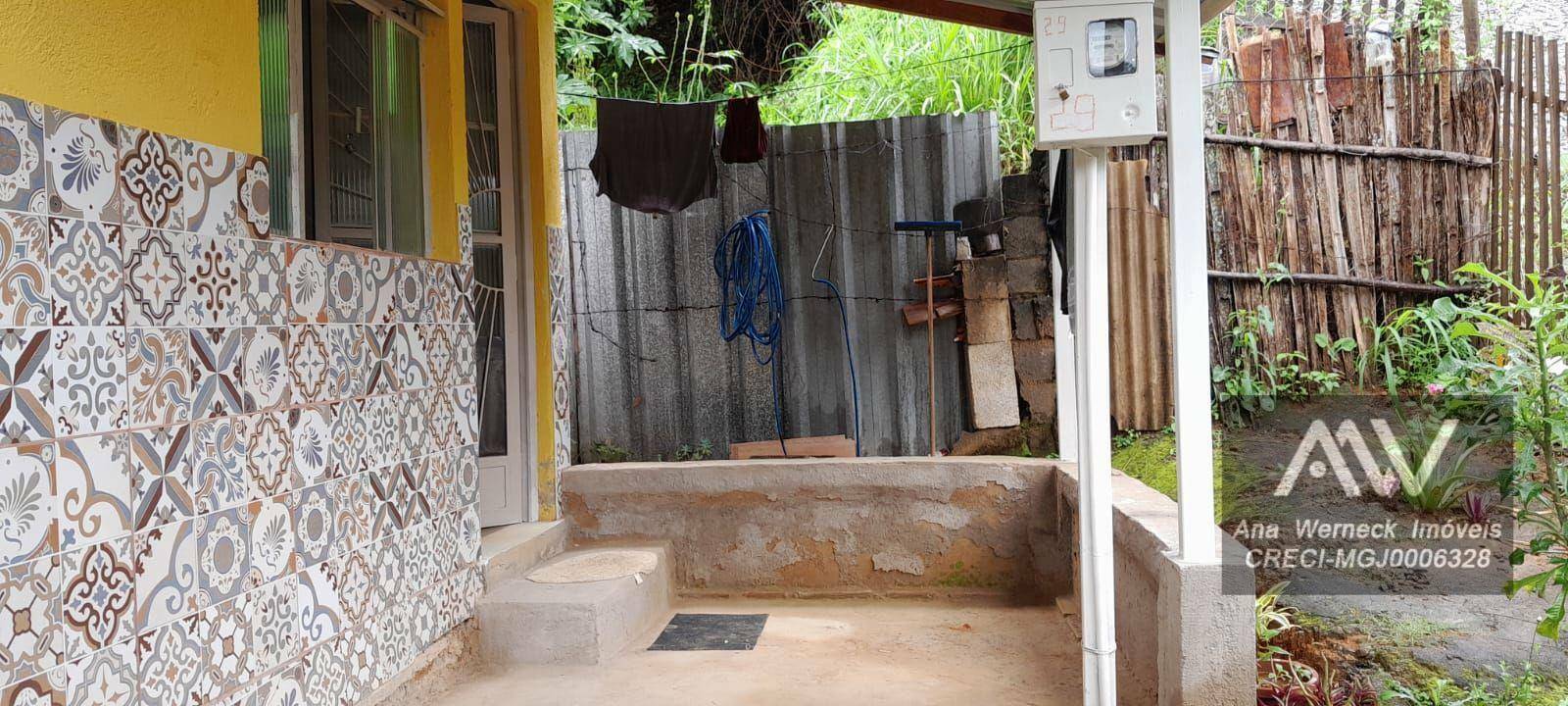 Casa à venda com 2 quartos, 180m² - Foto 2