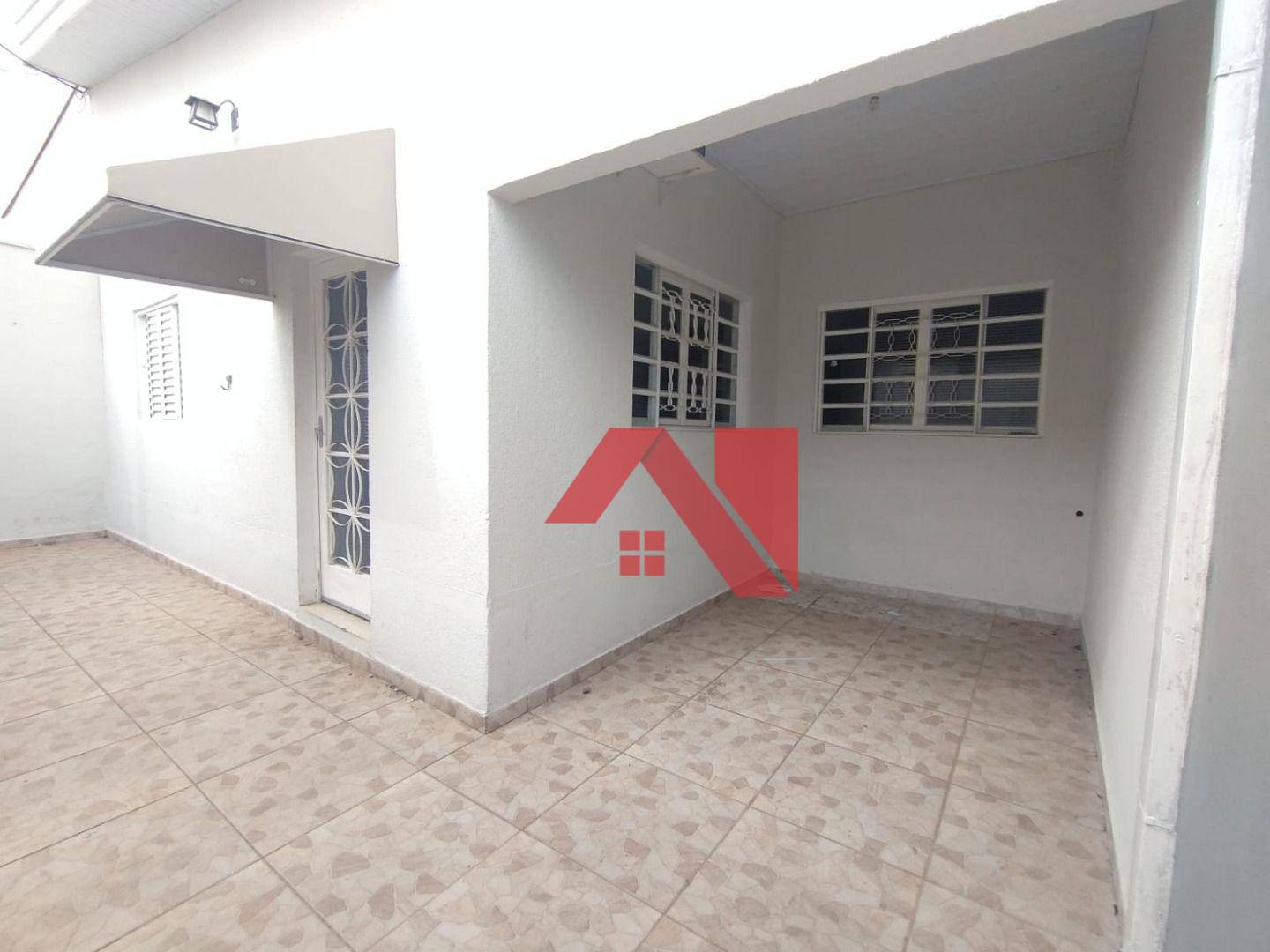 Casa à venda com 2 quartos, 80m² - Foto 2