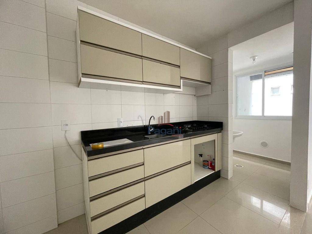 Apartamento para alugar com 3 quartos, 77m² - Foto 6