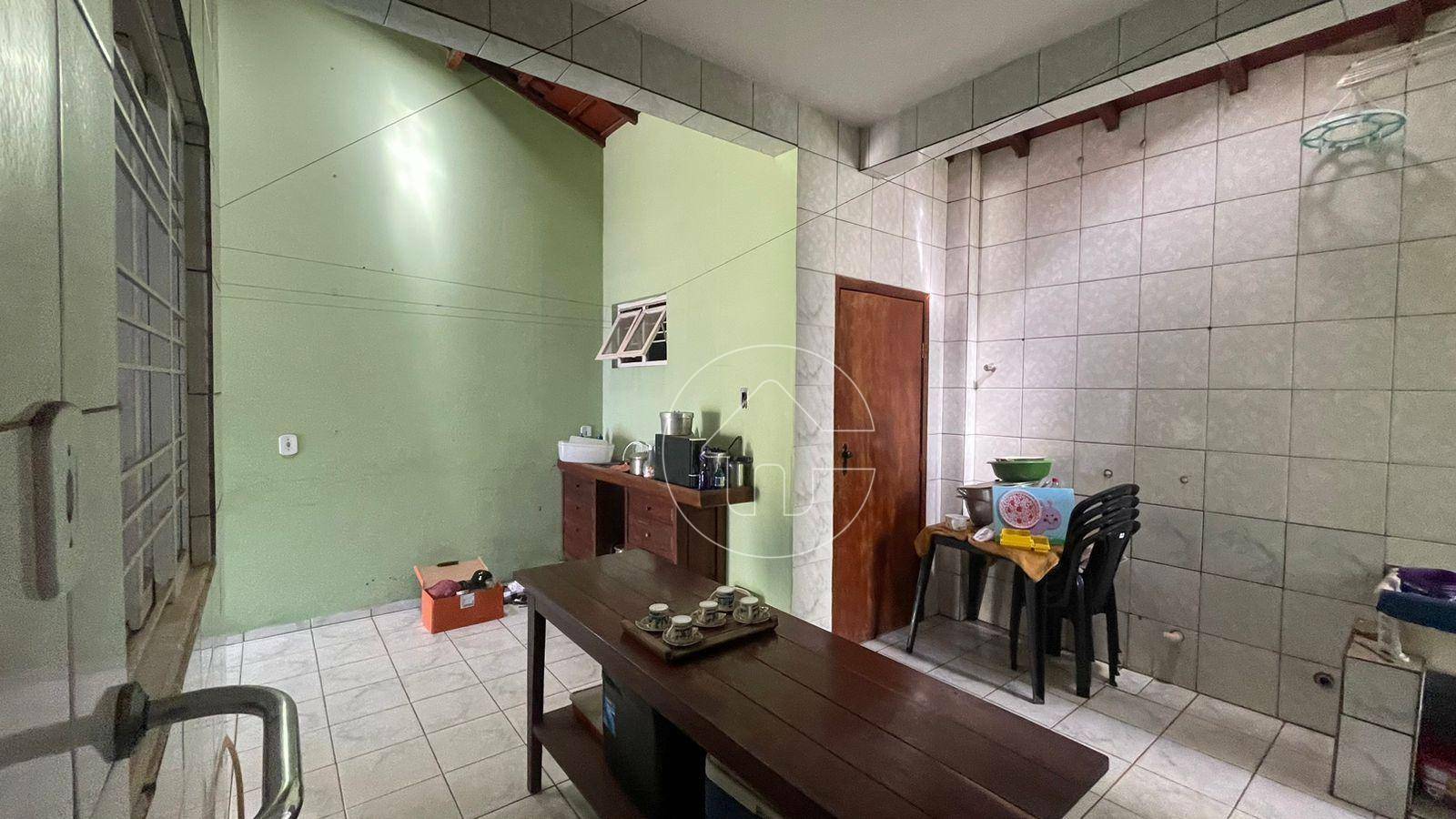 Casa para alugar com 4 quartos, 200m² - Foto 13