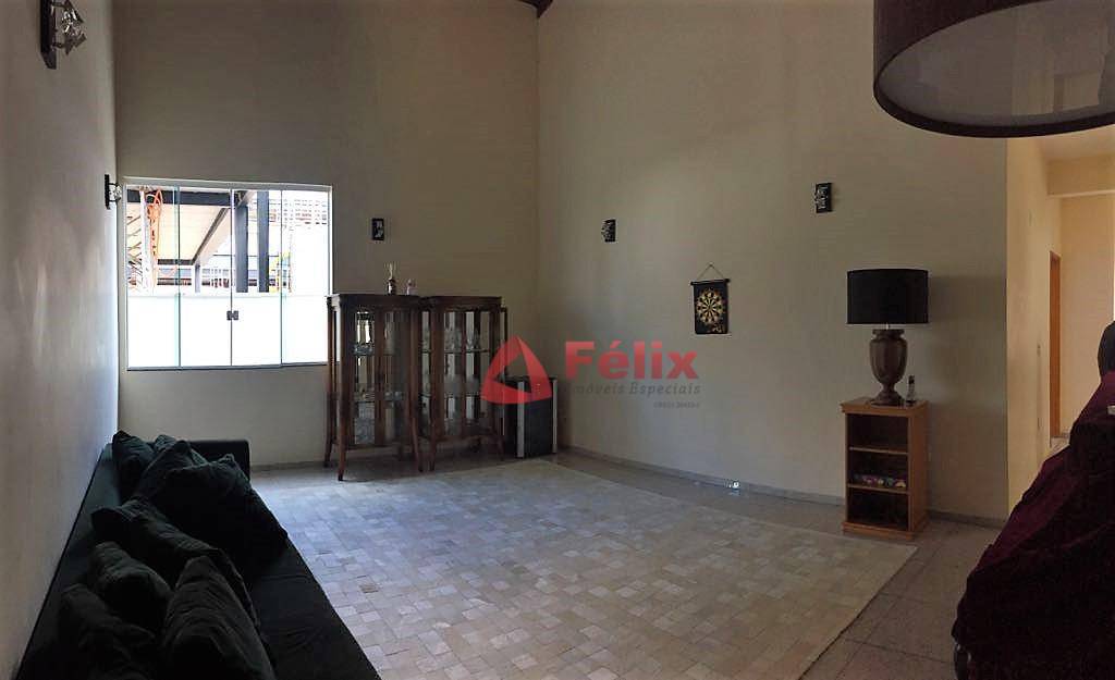 Sobrado à venda com 4 quartos, 310m² - Foto 1