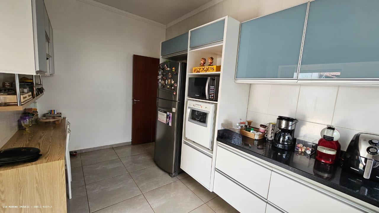 Casa à venda com 3 quartos, 390m² - Foto 7