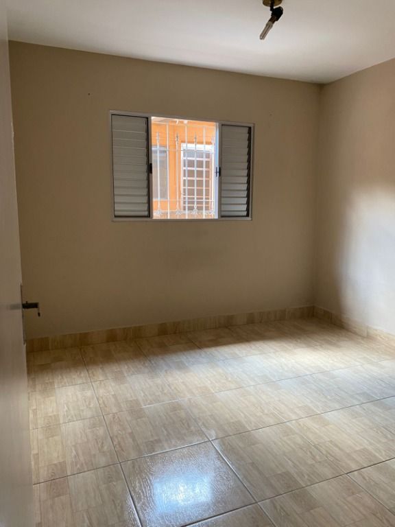 Casa para alugar com 3 quartos, 300m² - Foto 9